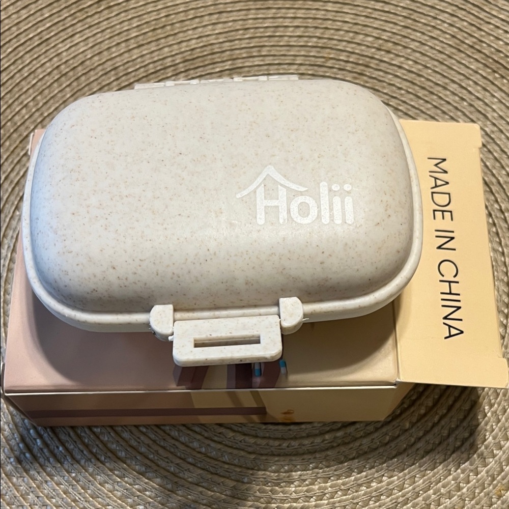 Holii Cream Travel Pill Case